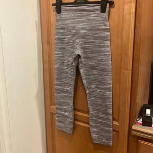 Lululemon crop leggings SZ 6